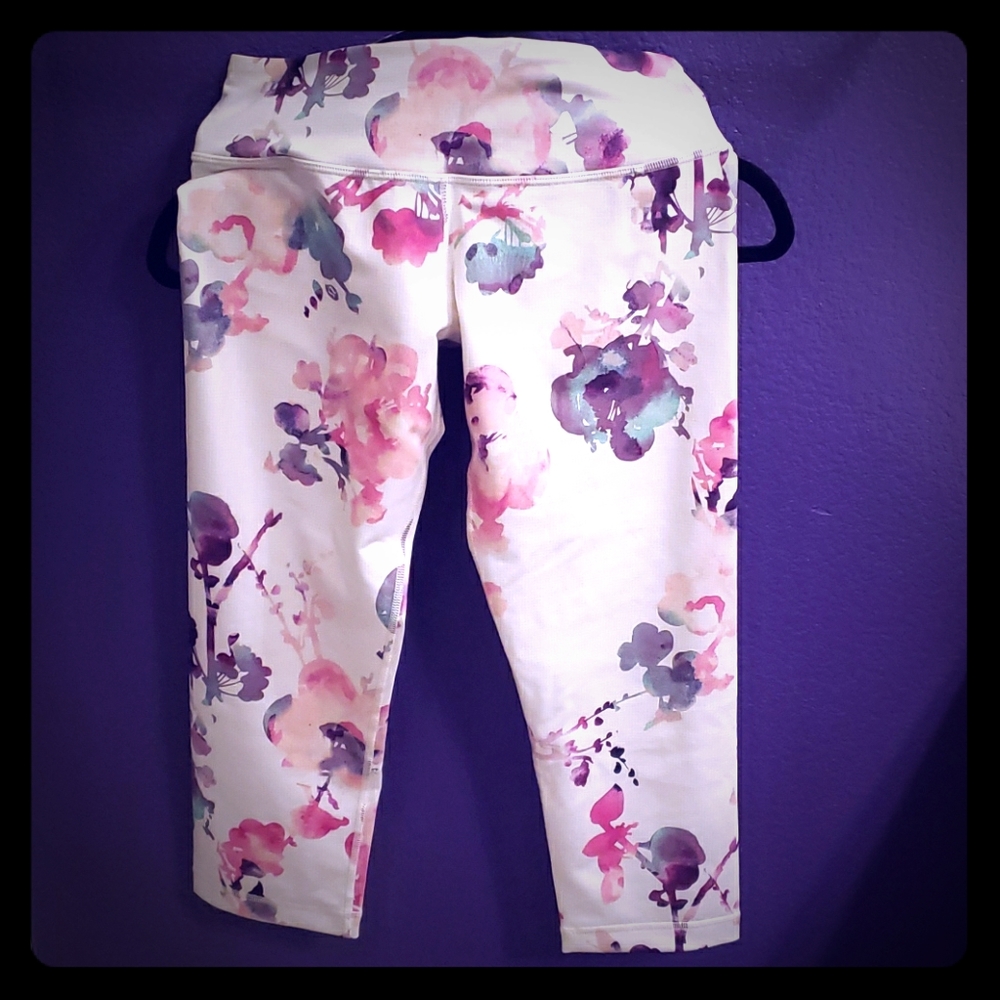 Lululemon Blurred Bloosom Wonder Under Crop